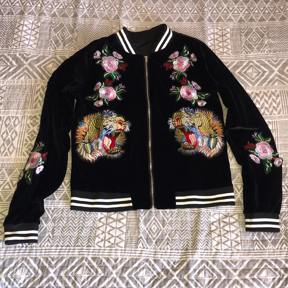 Lovely trendy print zipper design ‘BLACK’ Jacket